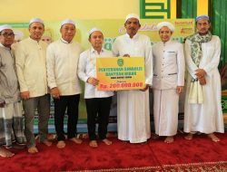 Safari Jumat di Tapin Tengah, Bupati Serahkan Bantuan Rp200 Juta untuk Masjid Asyura