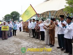 Meriahkan Tahun Baru Islam, Bupati Tapin Lepas Ribuan Santri dalam Pawai 1 Muharram