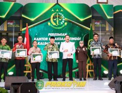 Bupati Tapin Terima Penghargaan di Peresmian Gedung Baru Kejati Kalsel