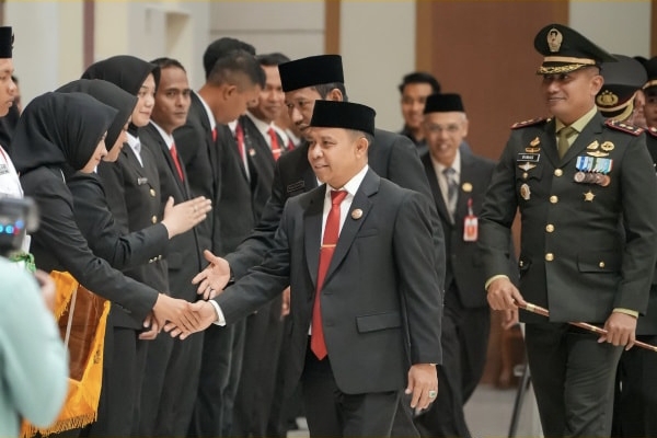 Bupati Tapin Kukuhkan Paskibraka, Ingatkan Amanah Besar di Balik Sang Merah Putih 1 IMG 20250822 235335