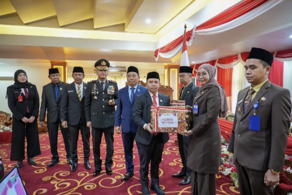 Bupati Tapin Bersama Forkopimda Ikuti Pidato Kenegaraan Presiden RI 1 IMG 20250822 235854