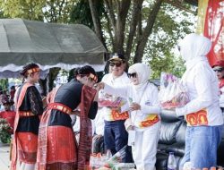 Wabup Tapin Lepas Karnaval Pelajar di Binuang, Tampilkan Kreasi dan Semangat Kebangsaan