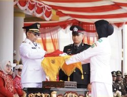 Peringatan HUT RI ke-80 di Tapin, Bupati Yamani Luncurkan Program Unggulan dan Serahkan Sejumlah Penghargaan