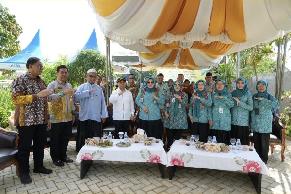 Bupati Tapin Sambut Tim Verifikasi Lomba Asman Toga Kalsel di Desa Banua Halat Kiri 1 IMG 20250827 220901