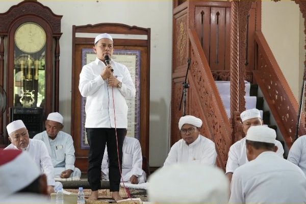 Bupati Tapin Salurkan Bantuan Ratusan Juta untuk Peningkatan Fasilitas Masjid Al Mashlahah Tambarangan 1 IMG 20250827 221634