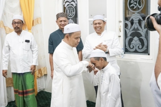 Hadiri Maulid Nabi di Haur Kuning, Bupati Tapin Ajak Jamaah Teladani Akhlak Nabi Muhammad SAW 1 IMG 20250906 220214