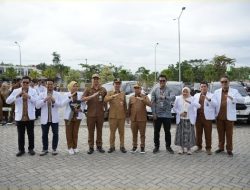 Bupati Tapin Serahkan Tujuh Mobil Operasional untuk Dokter Spesialis RSUD Datu Sanggul