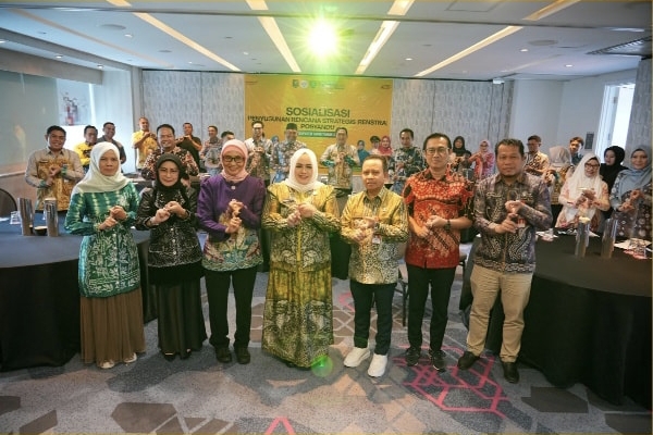 Bupati Tapin Buka Sosialisasi Penyusunan Renstra Posyandu, Tegaskan Pentingnya Perencanaan Kesehatan yang Terarah 1 IMG 20251111 184341 1