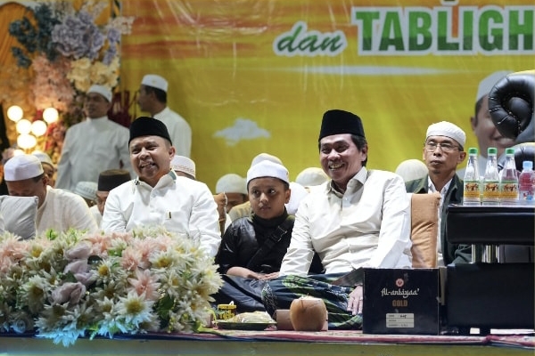 Ribuan Warga Padati Tabligh Akbar Tapin, Bupati Yamani Ajak Teladani Akhlak Rasulullah SAW 1 IMG 20251111 185846