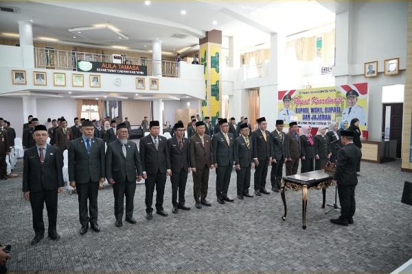 Bupati Tapin Lantik Pejabat Tinggi Pratama, Tekankan Integritas dan Profesionalisme ASN 1 IMG 20251111 194756