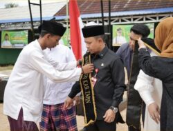 Bupati Yamani dan Ketua PKK Tapin Dikukuhkan sebagai Ayah Bunda Santri