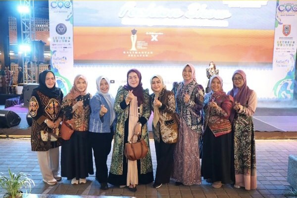 Sasirangan Tapin Tampil Memukau di Teras Malioboro: Hj. Elya Hartati Angkat Martabat Wastra Daerah ke Panggung Nasional 1 IMG 20251203 161203