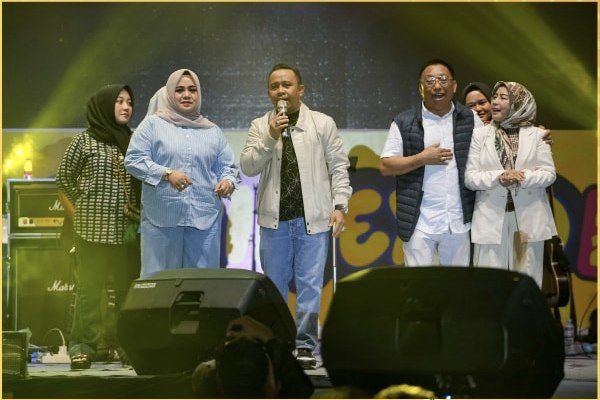 New Monata Guncang Tapin Expo, Bupati dan Wabup Turun Panggung Hibur Ribuan Warga 1 IMG 20251203 193233
