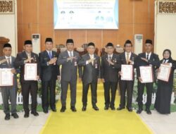 105 ASN Tapin Terima Satyalancana Karya Satya