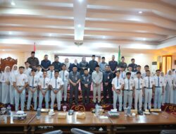 Pelajar SMA Tapin Ikuti Rapat Peripurna DPRD