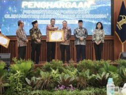 Wabup Juanda Hadiri Peresmian Posbankum se-Kalsel, Terima Penghargaan dari Menteri Hukum RI