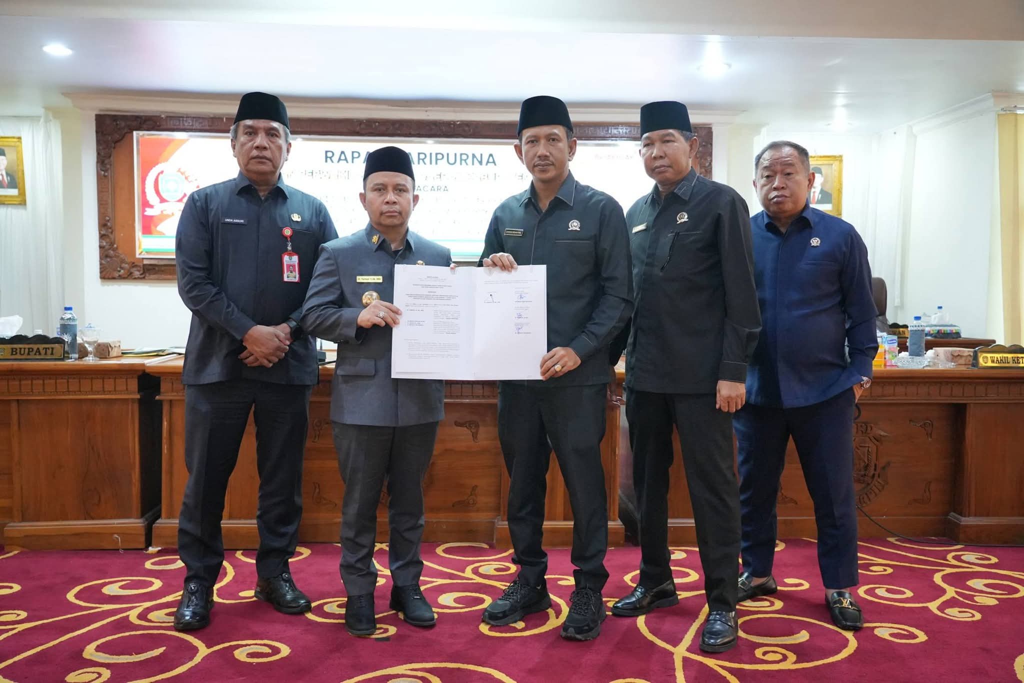 Lima Fraksi DPRD Tapin Setujui Raperda Perubahan Tentang Pajak Dan Retribusi Daerah 1 FB IMG 1776302856405