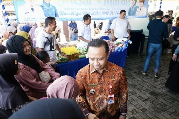 Jelang Iduladha, Bupati Yamani Buka Pasar Murah untuk Jaga Harga Pangan dan Bantu Warga 1 IMG 20260704 183000